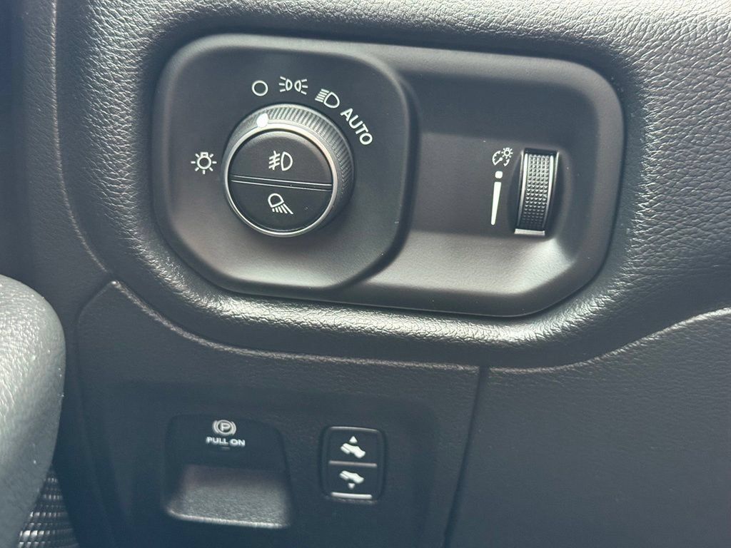 Used 2020 RAM 1500 Big Horn AWD/4WD image 42
