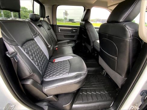 Used 2020 RAM 1500 Classic SLT w/ Luxury Group RWD image 19