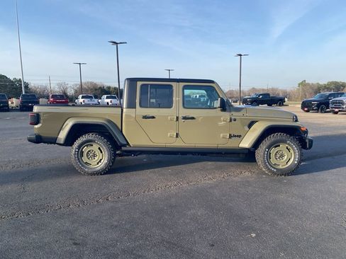 New 2026 Jeep Gladiator Sport AWD/4WD image 8