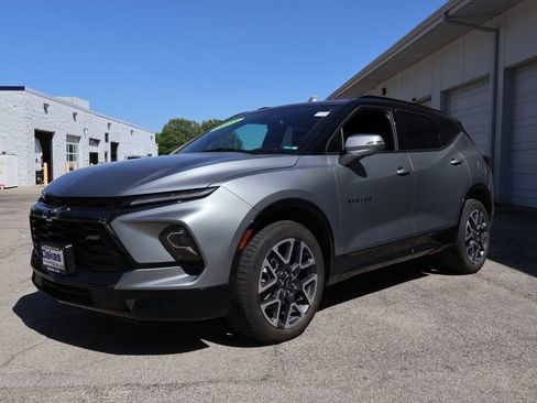 Used 2023 Chevrolet Blazer RS w/ Enhanced Convenience Package AWD/4WD image 4