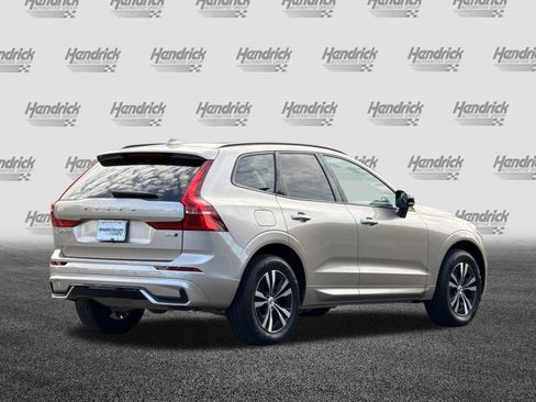 Used 2025 Volvo XC60 B5 Core image 5