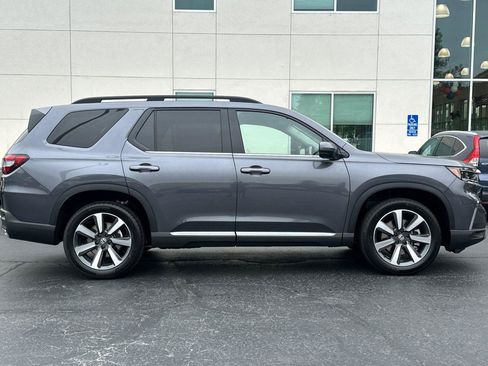 Certified 2025 Honda Pilot Touring image 2