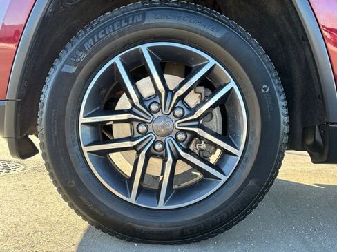 Certified 2019 Jeep Grand Cherokee Limited w/ Luxury Group II image 30