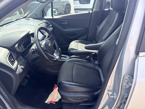 Used 2017 Chevrolet Trax LT w/ LT Convenience Package AWD/4WD image 5