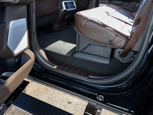 Used 2025 Ford F450 King Ranch w/ Chrome Package image 37