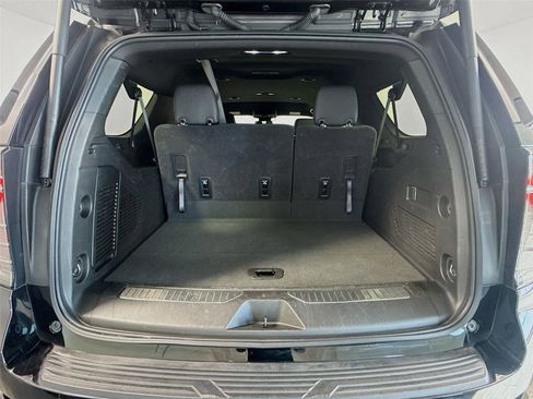 Used 2025 Chevrolet Suburban Z71 AWD/4WD image 23