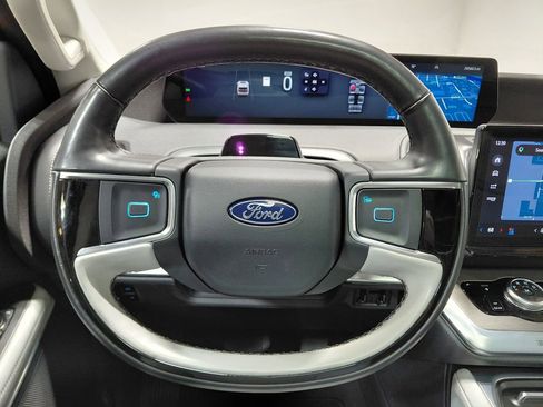 Certified 2025 Ford Expedition Max Platinum w/ Driver's Package AWD/4WD image 30