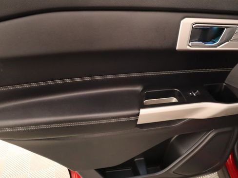 Used 2022 Ford Explorer Limited w/ Equipment Group 301A image 19