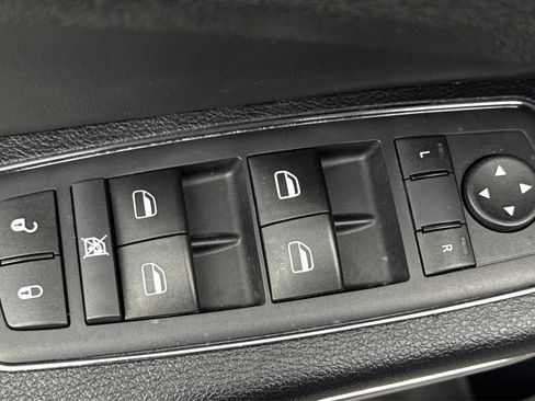 Used 2015 Chrysler 300 Limited RWD image 29