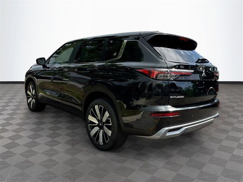 New 2025 Mitsubishi Outlander SE image 7