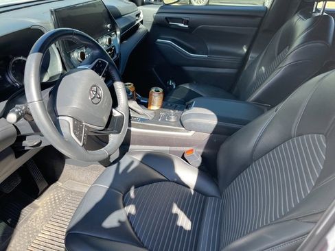Used 2023 Toyota Highlander XSE image 10