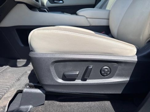 Used 2024 Nissan Pathfinder SL AWD/4WD image 11