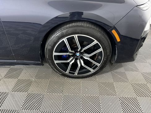 Certified 2024 BMW i7 xDrive60 w/ Premium Package image 11