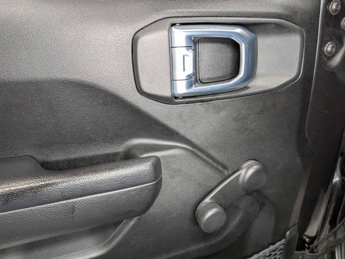 Used 2022 Jeep Gladiator Sport image 35