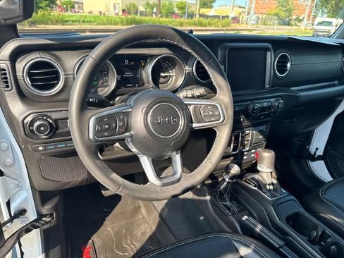 Used 2023 Jeep Wrangler Unlimited Sahara AWD/4WD image 14
