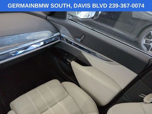 Certified 2025 BMW 760i xDrive AWD/4WD image 18