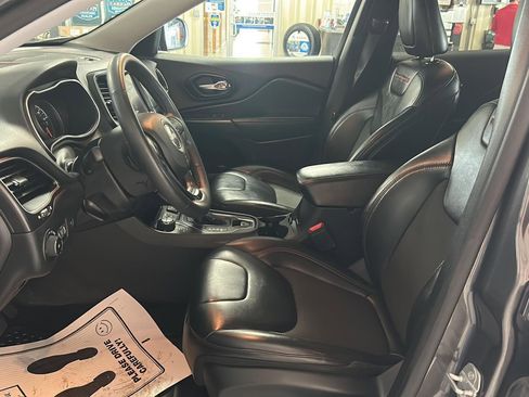 Used 2022 Jeep Cherokee Trailhawk w/ Sun, Sound & Nav Group AWD/4WD image 15