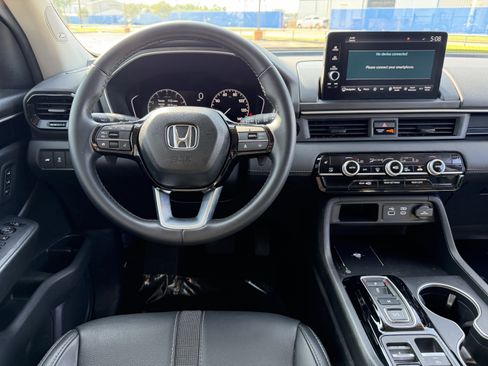 Used 2025 Honda Pilot Touring image 15