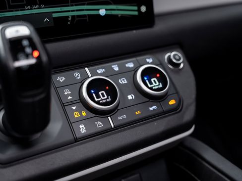 Used 2023 Land Rover Defender 130 SE image 53