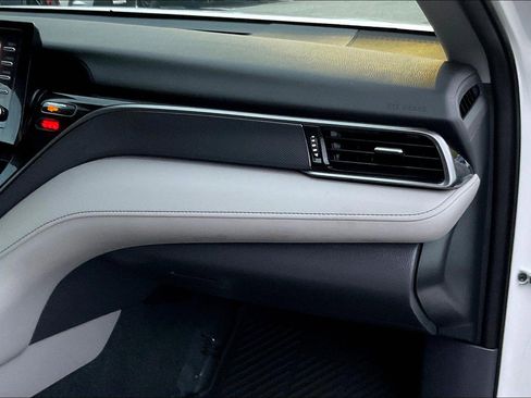 Used 2023 Toyota Camry SE w/ Cold Weather Package image 15