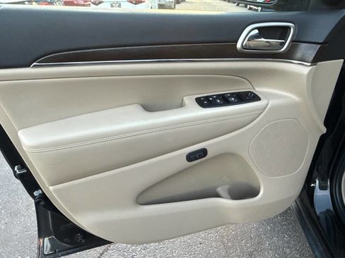 Used 2015 Jeep Grand Cherokee Limited image 23