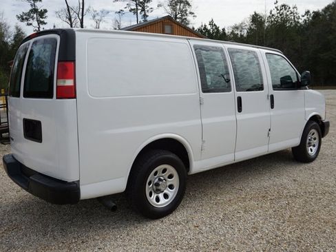 Used 2010 Chevrolet Express 1500 image 12