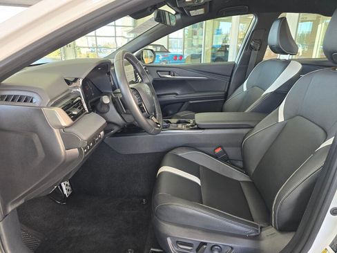 Used 2025 Toyota Camry SE image 21