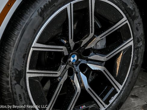 Used 2025 BMW 740i xDrive w/ Premium Package image 13