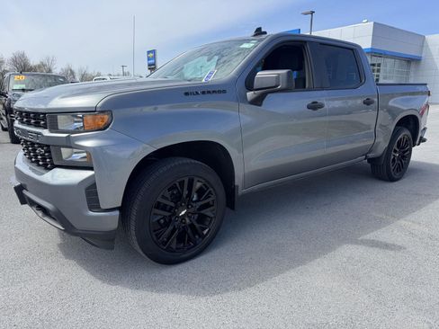 Used 2020 Chevrolet Silverado 1500 Custom w/ Custom Value Package AWD/4WD image 3