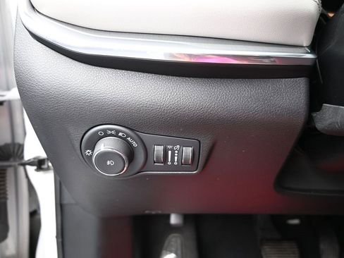 Used 2024 Jeep Compass Limited image 14