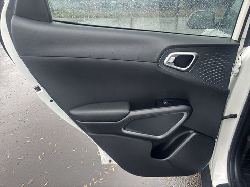 Used 2020 Kia Soul S image 16
