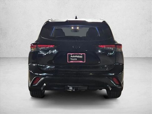 New 2026 Toyota Highlander XLE image 8