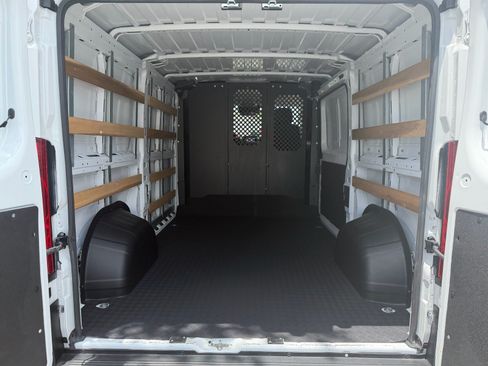 Used 2025 RAM ProMaster 2500 w/ U-Haul Equipment Group FWD image 15