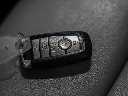 Used 2021 Ford Explorer XLT w/ Equipment Group 202A AWD/4WD image 38