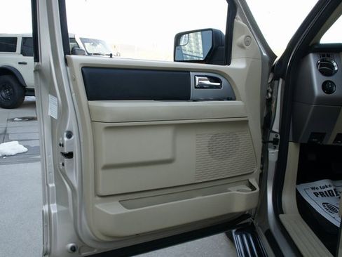 Used 2017 Ford Expedition EL XLT w/ Equipment Group 202A image 16