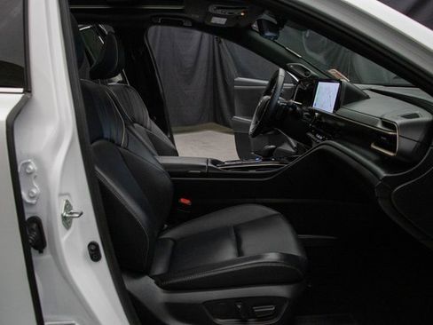 Used 2025 Toyota Crown Signia image 16