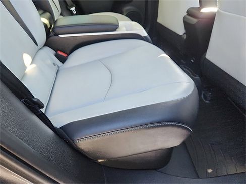 Used 2017 Toyota Prius Prime Advanced w/ Carpet Mat Package image 27