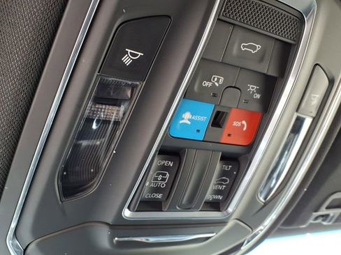 Used 2023 Jeep Grand Cherokee L Laredo AWD/4WD image 24