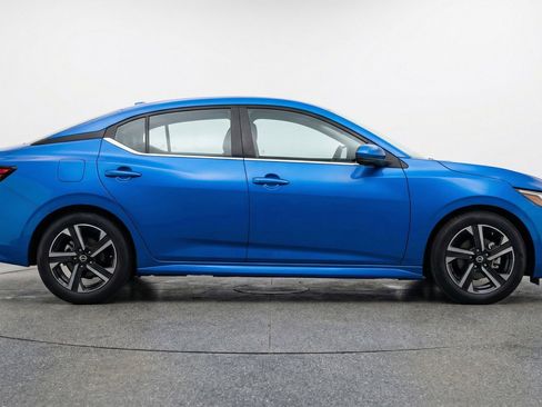Used 2025 Nissan Sentra SV FWD image 11