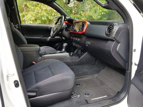 Used 2020 Toyota Tacoma TRD Sport image 46