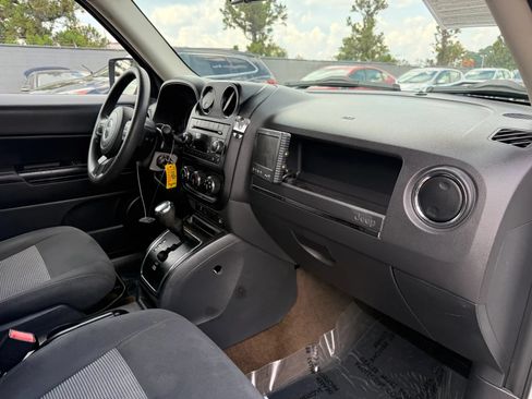 Used 2016 Jeep Patriot Sport w/ Power Value Group AWD/4WD image 19