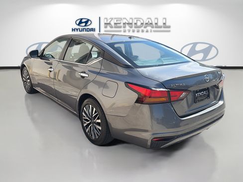 Used 2023 Nissan Altima 2.5 SV FWD image 4