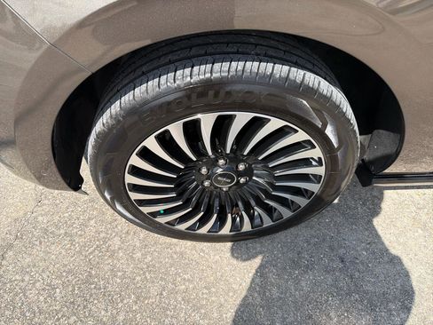 Used 2020 Lincoln Navigator Black Label w/ Cargo Convenience Package AWD/4WD image 14