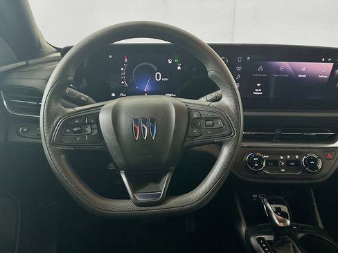 Used 2025 Buick Envista Preferred image 17