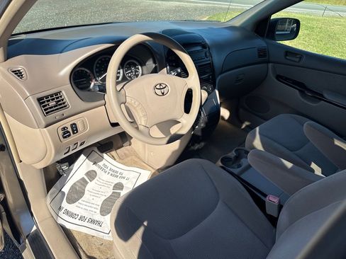 Used 2005 Toyota Sienna LE image 28