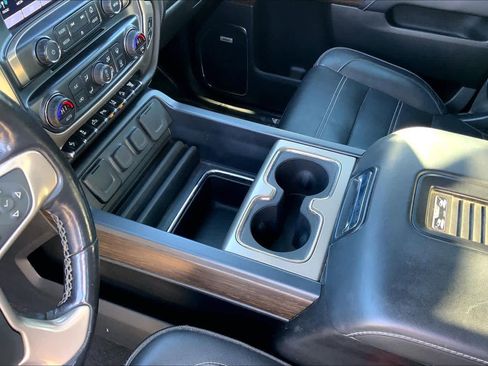 Used 2018 GMC Sierra 2500 Denali w/ Duramax Plus Package image 16