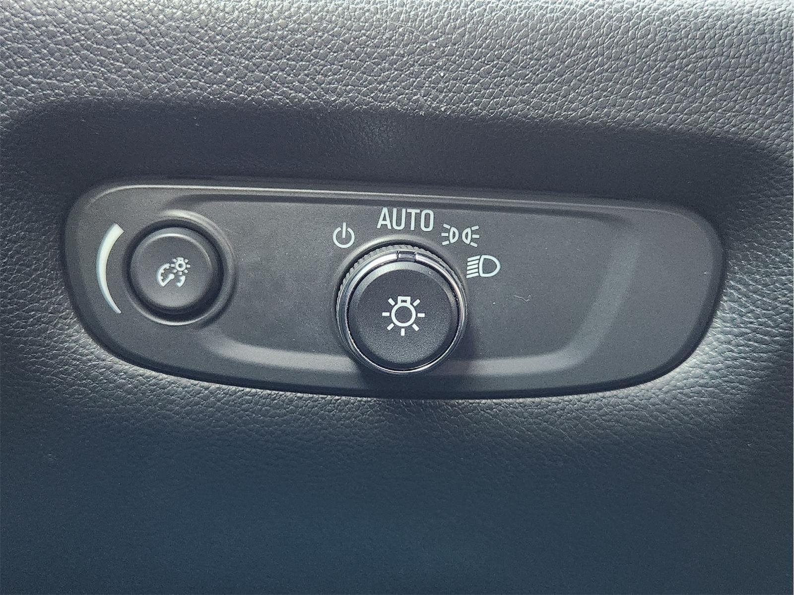 Used 2023 Chevrolet Traverse LT FWD image 22
