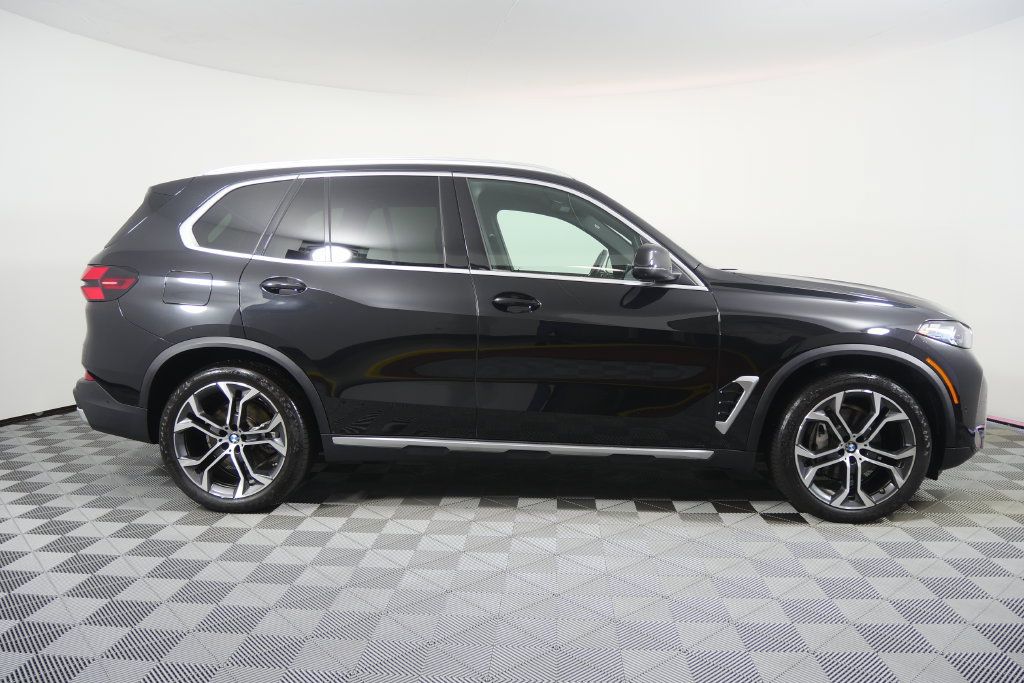 Used 2026 BMW X5 xDrive40i AWD/4WD image 3