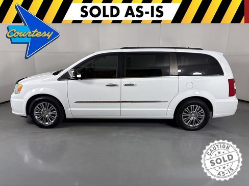 Used 2014 Chrysler Town & Country Touring-L w/ Driver Convenience Group FWD image 5