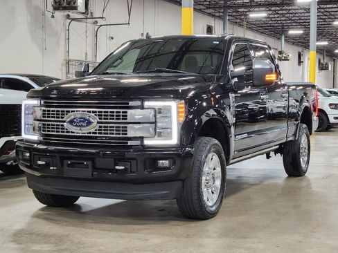 Used 2019 Ford F250 Platinum w/ Platinum Ultimate Package image 5